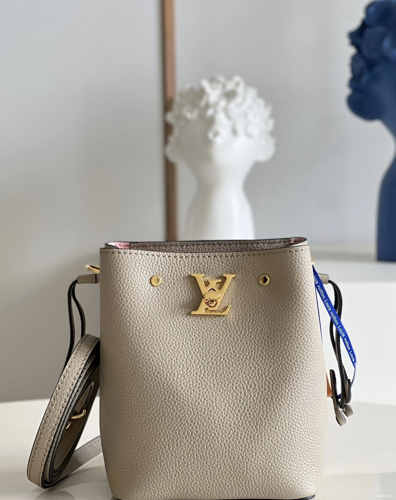 WIS BUCKET VUITTON LOUIS NANO LOCKME 0716